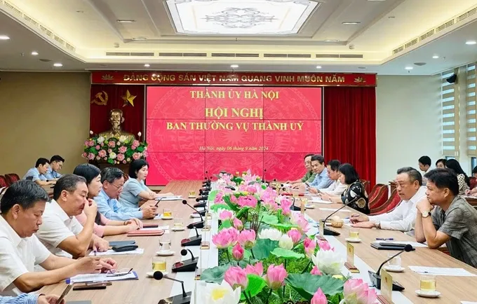 At the meeting hop.jpg