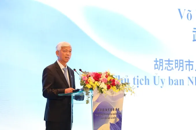 Vice Chairman of the Ho Chi Minh City People’s Committee Vo Van Hoan speaks at the conference. H.jpg