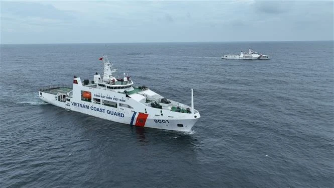 In the hypothetical scenario, the Vietnamese and Indonesian coast guard ships receive an SOS signal from a vessel on fire while on a joint patrol (Photo: VNA) VN.jpg