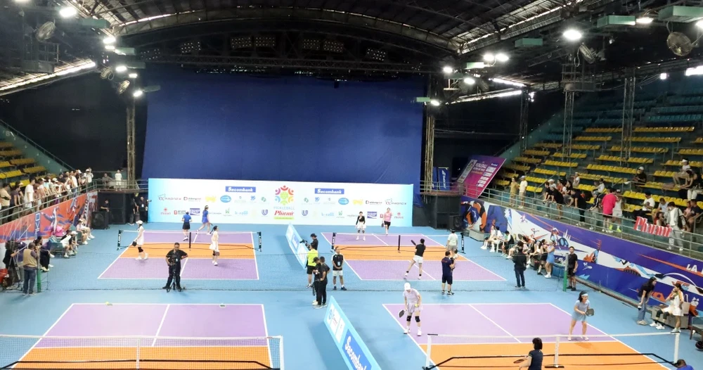 Lan Anh Indoor Tennis Court in District 10 is rented by many agencies and businesses to organize major tournaments. BB5.jpg