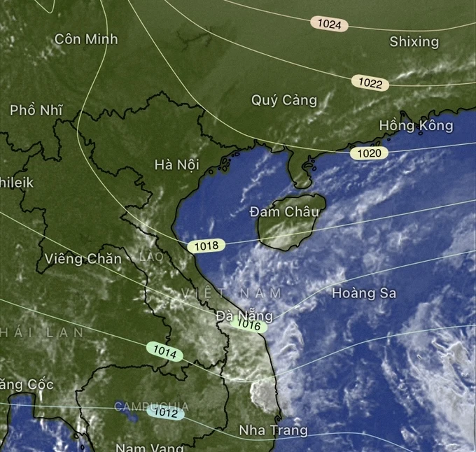 The cold air mass is currently moving toward Northern Vietnam. The satellite image was captured at 5:45 p.m. on December 25. Air.jpg