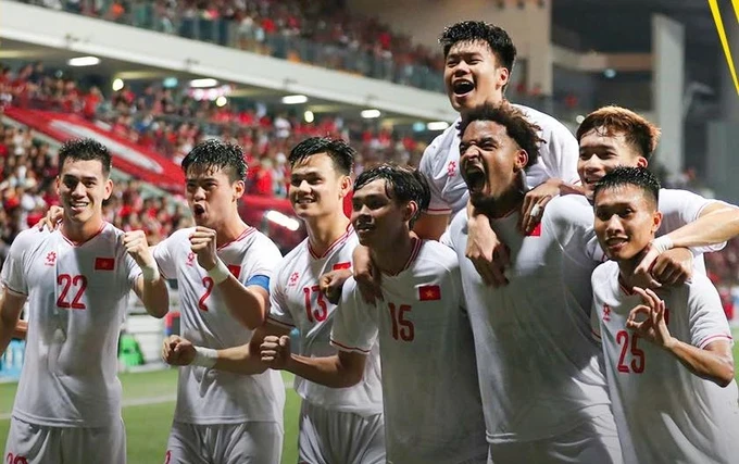 Vietnam beats Singapore 2-0 in first leg of ASEAN Cup semifinal. (Photo: Nhat Doan) VN.jpg