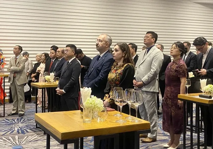 Consul General of the Russian Federation in Ho Chi Minh City Sadykov Timur Sirozhevich and his spouse attend the ceremony. (Photo: SGGP/ Xuan Hanh) anh-viber-2025-03-05-20-51-25-189-6796-1491.jpg