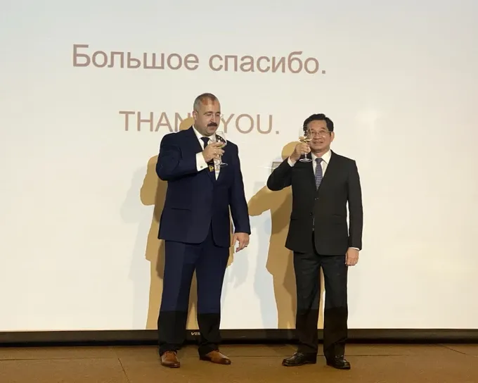 Consul General of the Russian Federation in Ho Chi Minh City Sadykov Timur Sirozhevich (L) and Permanent Vice Chairman of the Ho Chi Minh City People’s Committee Duong Ngoc Hai (Photo: SGGP/ Xuan Hanh) anh-viber-2025-03-05-20-54-28-704-3521-5636.jpg