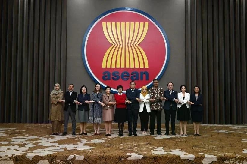 Participants pose for a group photo at the 75th Meeting of the Initiative for ASEAN Integration (IAI) Task Force in Jakarta, Indonesia, on March 5. (Photo: VNA) asean-060325.jpg