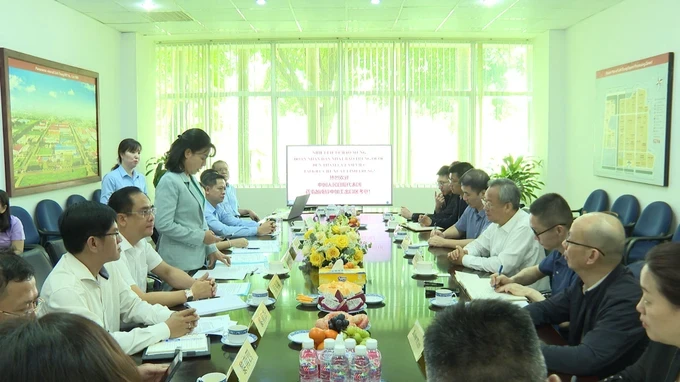 Overview of the working session between the delegation from the People's Daily of China and leaders of Tay Ninh Province. z6448131152028-a504a24bbb52045eff95c0b24fbb0368-2005-7239.jpg