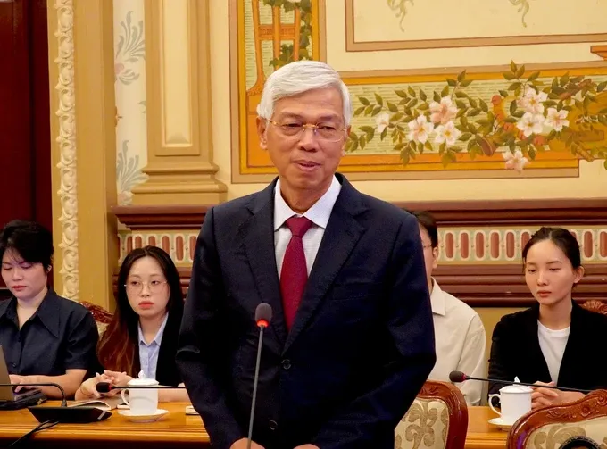 Vice Chairman of the Ho Chi Minh City People's Committee Vo Van Hoan speaks at the ceremony. 6hh01577-7453-1081.jpg