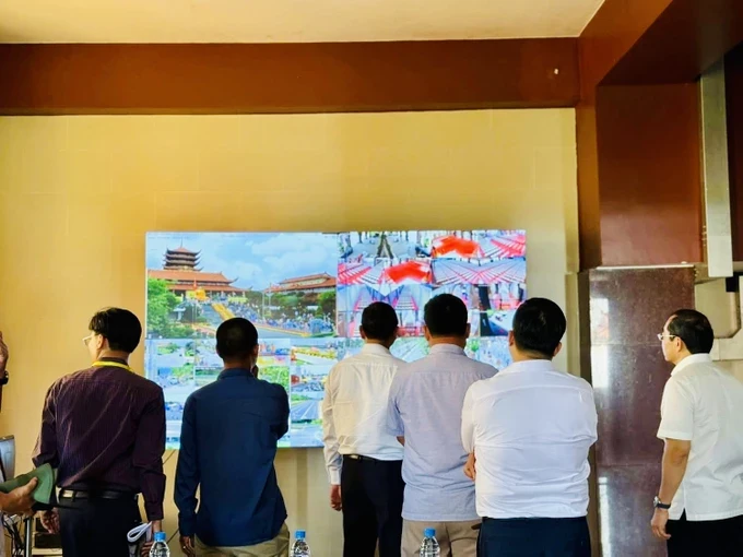The working delegation of the Ho Chi Minh City Police inspects security and order at the venue of Vesak 2025 celebration. img-5001-395-6789.jpg