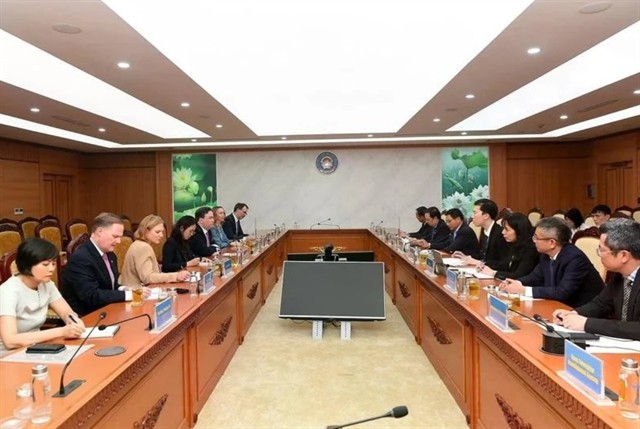 The meeting between Minister of Finance Nguyen Van Thang and US Ambassador to Vietnam Marc E. Knapper in Hanoi on Thursday. (Photo: VNA) 422505_usa.png