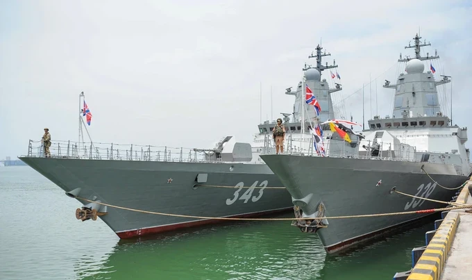 Two Russian Steregushchiy class corvettes dock at Tien Sa Port in the Centrally- run city of Da Nang on May 10. (Photo: SGGP/ Xuan Quynh) 1-5641-7005.jpg