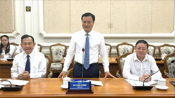 Vice Chairman of the Ho Chi Minh City People’s Committee Bui Xuan Cuong speaks at the appointment decision handover ceremony. (Photo: SGGP/ Thanh Hien) bo-nhiem-h1-1631-6817.jpg