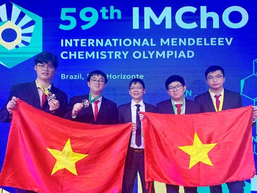 All four Vietnamese students competing in the 59th Mendeleev International Chemistry Olympiad have won medals, including two golds and two silvers. (Photo: VNA) vna-potal-ca-4-hoc-sinh-viet-nam-tham-du-olympic-hoa-hoc-quoc-te-mendeleev-lan-thu-59-deu-doat-huy-chuong-8028534.jpg