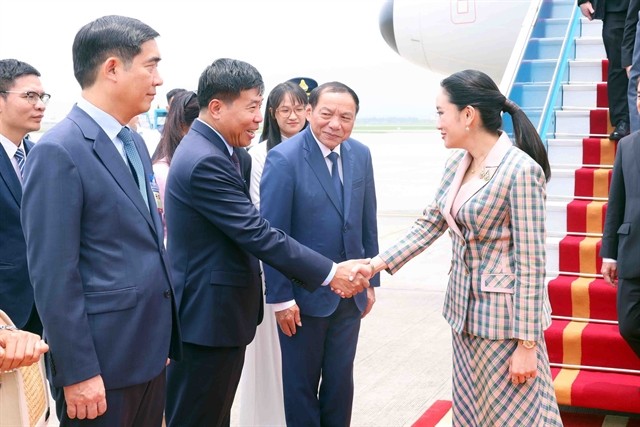 Welcome ceremony for Thai Government leader Paetongtarn Shinawatra. (Photo: VNA) 423920_5165466645833554_ew.jpg