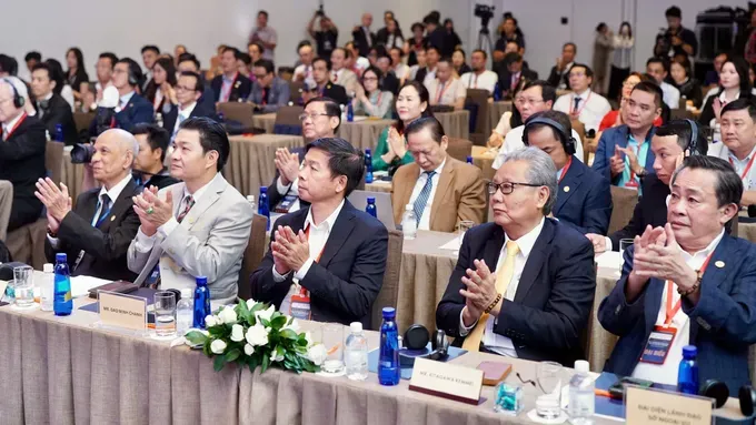 Many businesses attend the investment and strategic cooperation signing ceremony. (Photo: SGGP/ Hoang Hung) z6617339605627-e49bc4a6947635c55eeacd3228dfbd49-385-8728.jpg