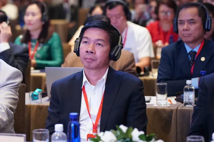 Mr. Dao Minh Chanh, Deputy Director of the Ho Chi Minh City Investment Promotion Center, attends the signing ceremony. (Photo: SGGP/ Hoang Hung) z6617340777994-0b0181c0e23c9f5b5f8fd4ed2fc41a02-8497-3663.jpg