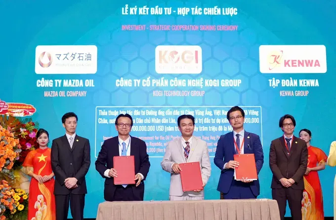 Corporations sign investment and construction agreements for the US$1-billion manufacturing plant for internal combustion engine components that eliminate emissions using hydrogen technology. z6617441666379-bd95cd119608fcd3a52ab7fa295fabc8-3832-7430.jpg