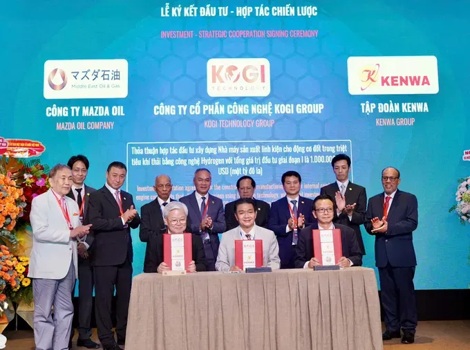 The corporations sign investment agreements for the construction of the largest oil refinery and storage facility in Southeast Asia worth US$5 billion. z6617441666594-1143d59fc4d74818597e3a4075d54494-2345-7117.jpg