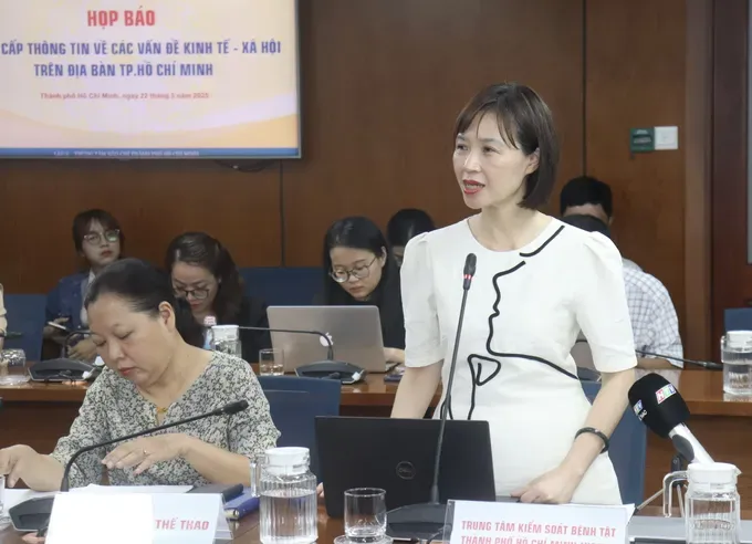 Deputy Director of the Ho Chi Minh City Center for Disease Control Le Hong Nga provides updates on Covid-19 prevention measures across the city. 22-5-2-8442-5287.jpg