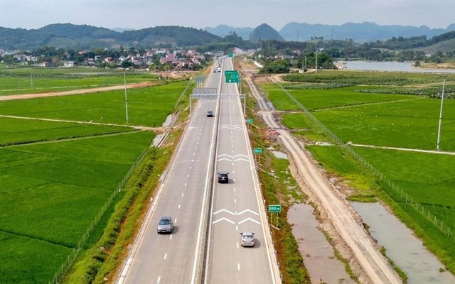 Plans for the Mai Son – National Highway 45 section of the eastern North–South Expressway will expand it to six lanes. (Photo baodautu.vn) 425505_5171540277196615_Cao toc Bac Nam.jpg