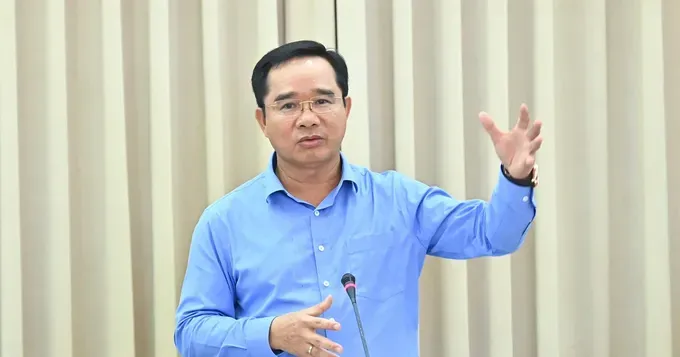 Chairman of the Ho Chi Minh City People’s Committee Nguyen Van Duoc delivers directives during a recent working session of the Ho Chi Minh City People’s Committee. (Photo: SGGP/ Viet Dung) ct-duoc-4011-2909.jpg