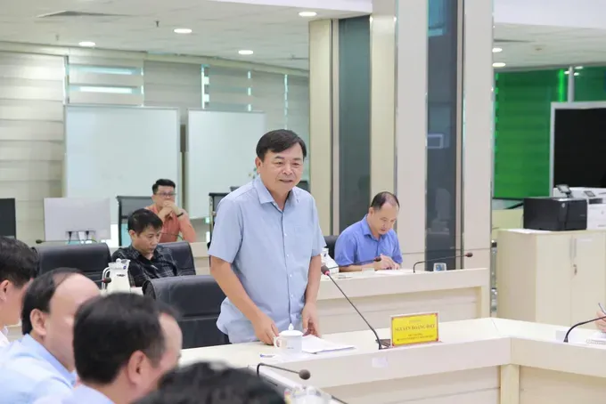 Deputy Minister of Agriculture and Environment Nguyen Hoang Hiep presides over the working session with the Department of Meteorology and Hydrology on May 29. (Photo: the Department of Meteorology and Hydrology) img-9340-6059-5624.jpeg