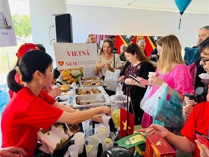 The Vietnamese booth at the 2025 International Food and Culture Bazaar. (Photo: The Courtesy of the Vietnamese Embassy in Brazil) vna-potal-quang-ba-san-pham-viet-nam-tai-hoi-cho-quoc-te-am-thuc-van-hoa-tai-brazil-8067748.jpg