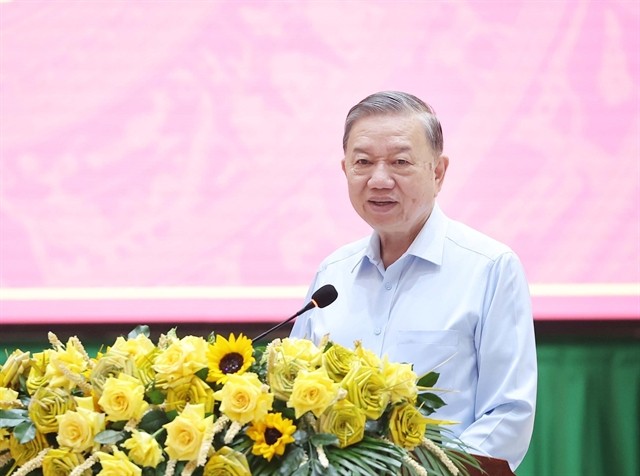 Party General Secretary To Lam delivers his speech at a working session in the Mekong Delta province of Bến Tre on Tuesday. (Photo: VNA) 428246_vna_potal_tong_bi_thu_lam_viec_voi_ban_thuong_vu_tinh_uy_ben_tre_va_thuong_truc_cac_tinh_uy_tra_vinh_vinh_long_8070150.jpg