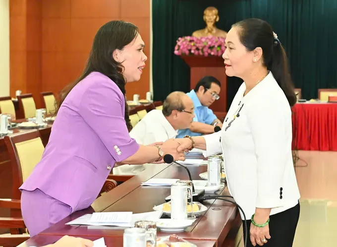 Chairwoman of the Ho Chi Minh City People's Council Nguyen Thi Le debates with delegates. (Photo: SGGP/ Viet Dung) 6ffeb0f2fefb4aa513ea-6783-4497.jpg
