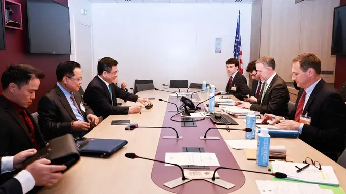 Vietnamese Minister of Industry and Trade Nguyen Hong Dien, head of the Vietnamese Government’s negotiation team, and US Trade Representative Jamieson Greer hold ministerial-level meeting within the framework of negotiations on a reciprocal trade agreement between the two countries. (Photo published by VNA) phap2-1372-6640.jpg