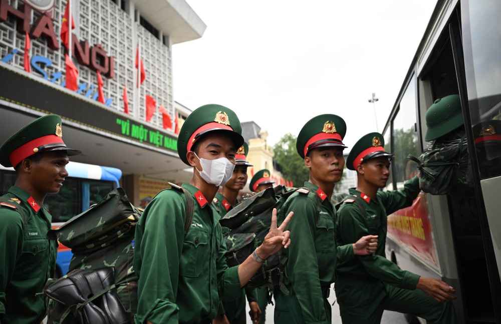 After getting off at the station, the soldiers move to their stationed units, preparing for the upcoming months of training. dsc-7653-164-1315.jpg.jpg