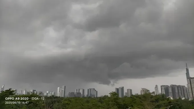 HCMC sees heavy rain triggered by southwest monsoon in the afternoon on June 10 attp1eoqt-opxyldxa5p-fiqsnh4dalqhw-jr4zfx57mw-4044-4669.jpeg