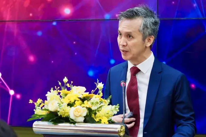 Mr. Ryan Sim speaks at the event. (Photo: SGGP/ Hoang Hung) z6696790237033-605fdd46b9481829e5c44d8d8e131e63-4516-878.jpg