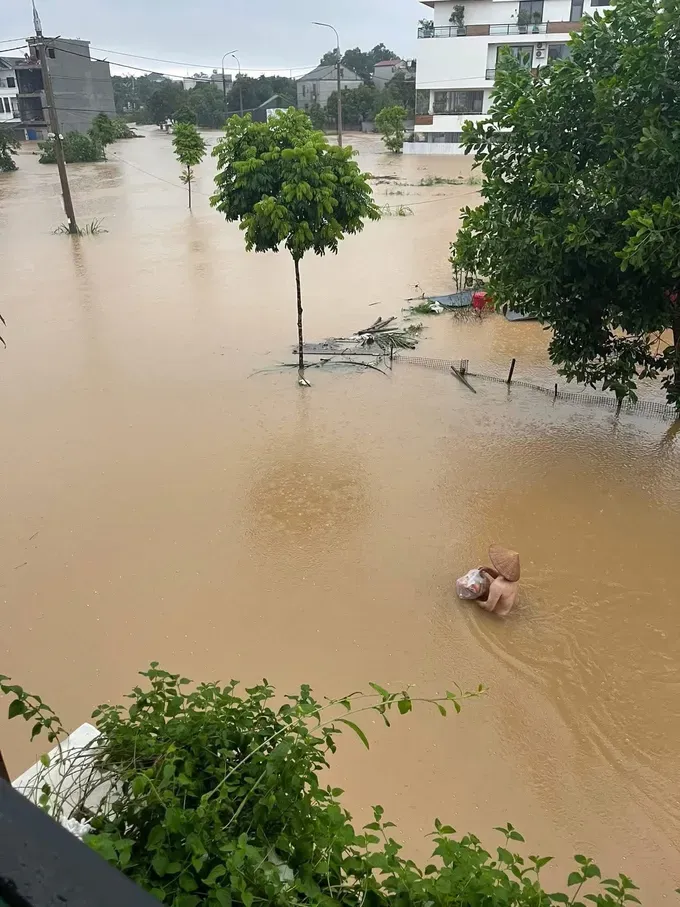 Floodwaters exceed one meter in Thai Nguyen City on the morning of June 21. (Photo: Thai Nguyen News) img-9832-9294-3508.jpeg