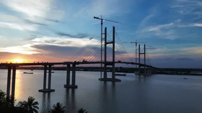 Rach Mieu 2 Bridge is expected to be completed in early August. z6736541374888-84cb099f3ad199e3bf3dd89543fed737-9466-1861.jpg