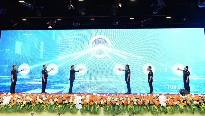 Delegates perform a ritual to launch the "Vietnam Customs Data" application. bam-nut-9538-832.jpg