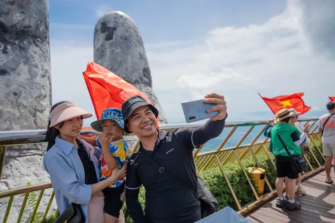 Tourists check in at Sun World Ba Na Hills. (Illustrative photo: SGGP/ Xuan Quynh) dsc01827-5667.jpg