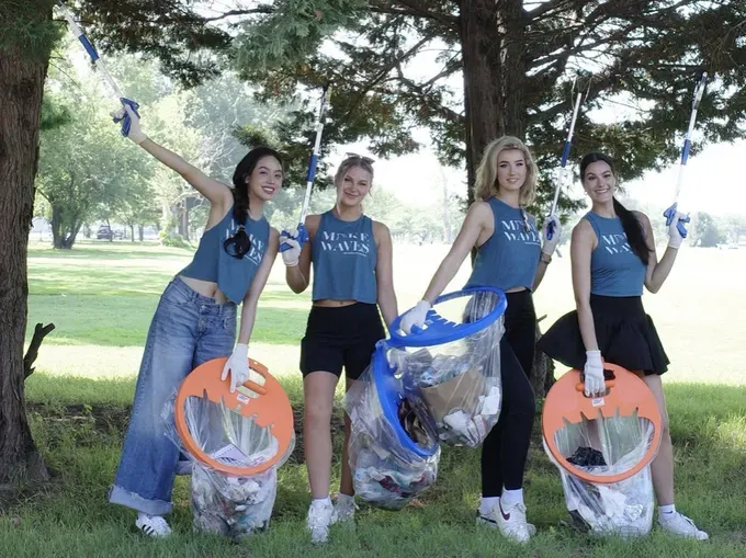 Miss Thanh Thuy joins the Clean Earth Project along with American beauty queens. anh-chup-man-hinh-2025-07-07-luc-222329-1959-7964.png