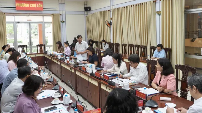 The delegates participate in the working session. (Photo: SGGP/ Hoang Hung) 4-5926-9957.jpg
