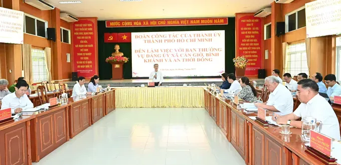 Deputy Secretary of the Ho Chi Minh City Party Committee Dang Minh Thong led the delegation in a working session with the Standing Party Committees of Thanh An, Can Gio, Binh Khanh and An Thoi Dong communes. (Photo: SGGP/ Viet Dung) 53c84bd46b55dd0b8444-650-214.jpg