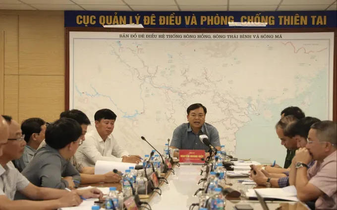 Deputy Minister of Agriculture and Environment Nguyen Hoang Hiep presides over the working session. img-0482-8513-3636.jpeg