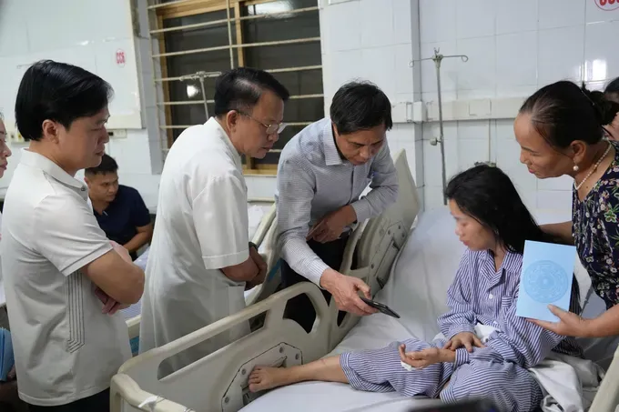 Quang Ninh Province’s health sector is working closely with relevant authorities to provide medical care and psychological support to the victims and their families, as well as to arrange transportation of the deceased back to their hometowns for burial. img-20250720-095531-6520-9448.jpg