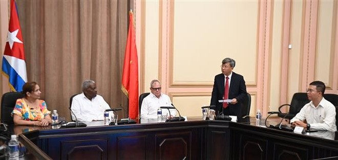 Vietnamese Ambassador to Cuba Le Quang Long speaks at the event (Photo: VNA) dai-su-vietnam.jpg
