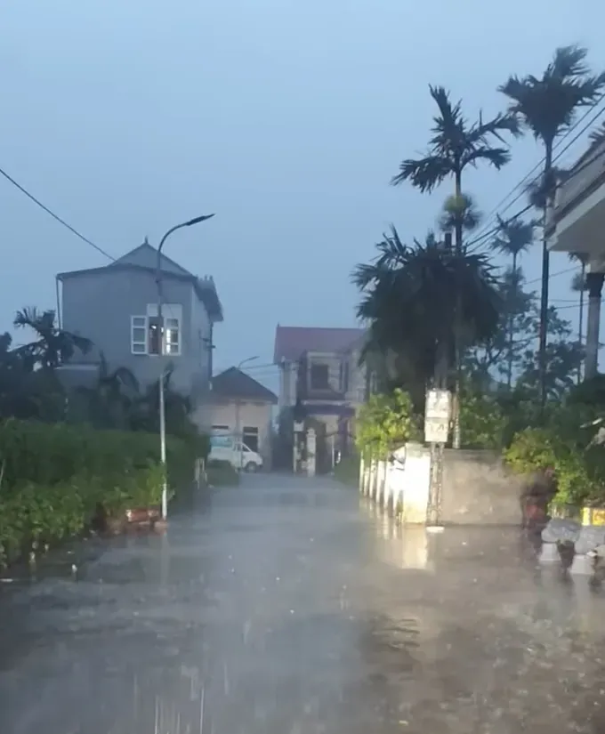 Heavy rain hit Ninh Binh Province at 5:30 a.m. on July 22. img-0624-5264-7143.jpeg