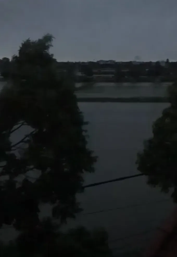 At 4a.m. on July 22, Hung Yen Province experienced rain and strong gusty winds. img-0627-6140-802.jpeg