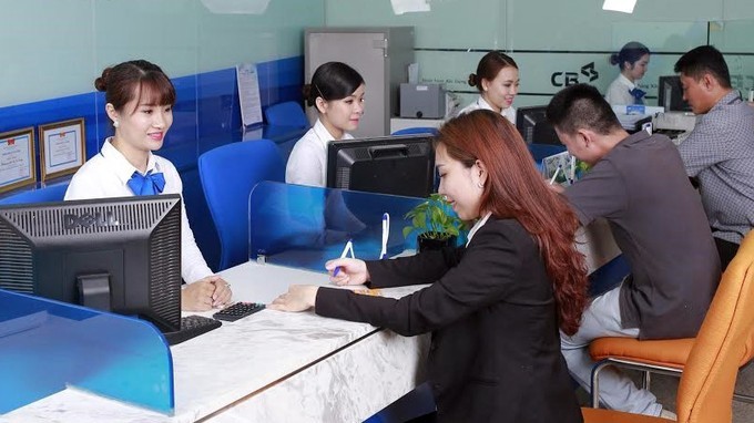 Since early July, some commercial banks have moved to slightly lower their rates. ngan-hang-1-5237jpg-2407-797jpg-9762-4764jpg-173-7633.jpg