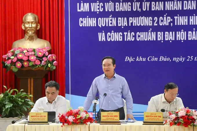 Chairman of the Ho Chi Minh City People’s Committee Nguyen Van Duoc speaks at the working session. z6840803103276-c085c33f79b5e223720b368d40d67ad5-2745-5068.jpg