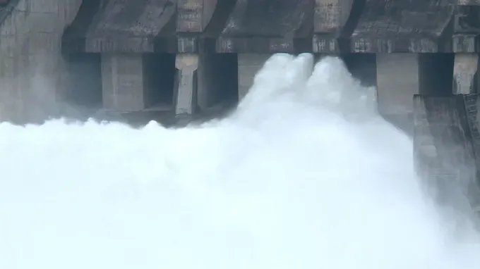 Thac Ba hydropower plant complies with an order opening two spillway gates. img-0042-9037-8773.jpeg