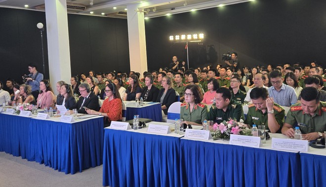 Participants at the workshop (Photo: VNA) vna-potal-toa-dam-ket-noi-hanh-dong-khong-de-ai-lai-phia-sau-trong-cong-tac-phong-chong-mua-ban-nguoi-8176111.jpg