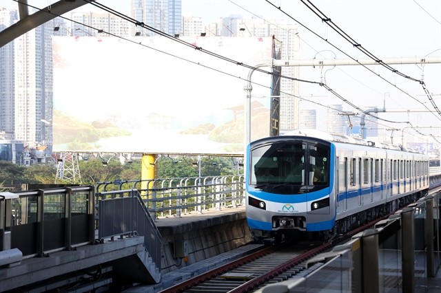 Metro line No. 1 in Ho Chi Minh City passes through 14 stations, none of which have retail or shopping service. (Photo: VNA) 440115_CH1.jpg