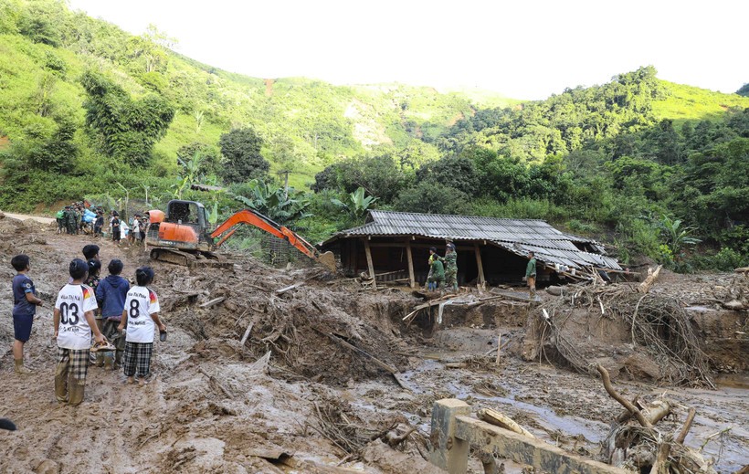 Landslides in Hang Xu Pi village, Xa Dung commune, Dien Bien province (Photo: VNA) vna-potal-dien-bien-no-luc-khac-phuc-hau-qua-lu-quet-sat-lo-dat-8186202.jpg